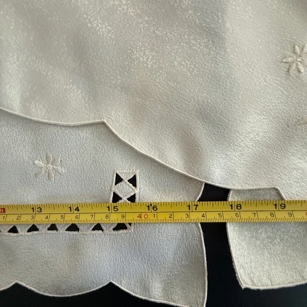 Vintage Cream Embroidered Floral Cutwork Scalloped Placemats Napkins Set of 8